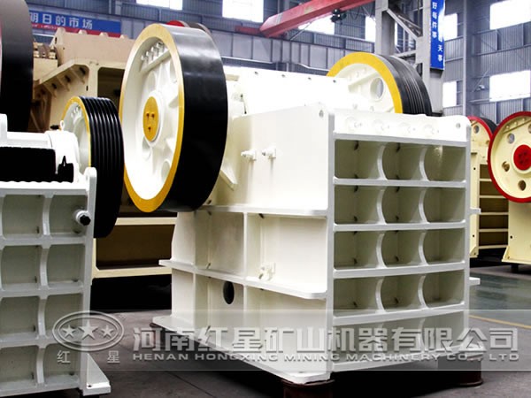 時(shí)產(chǎn)1400噸顎式碎石機(jī)結(jié)構(gòu)