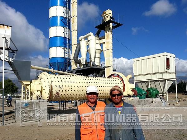 球磨機(jī)工作現(xiàn)場 球磨機(jī)工作現(xiàn)場