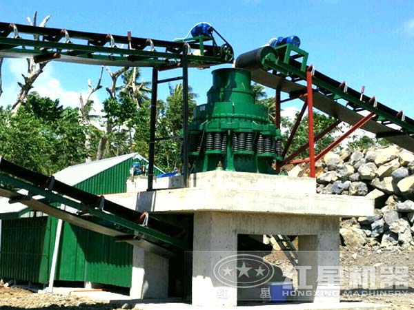 圓錐破碎機(jī)作業(yè)現(xiàn)場(chǎng) 圓錐破碎機(jī)作業(yè)現(xiàn)場(chǎng)