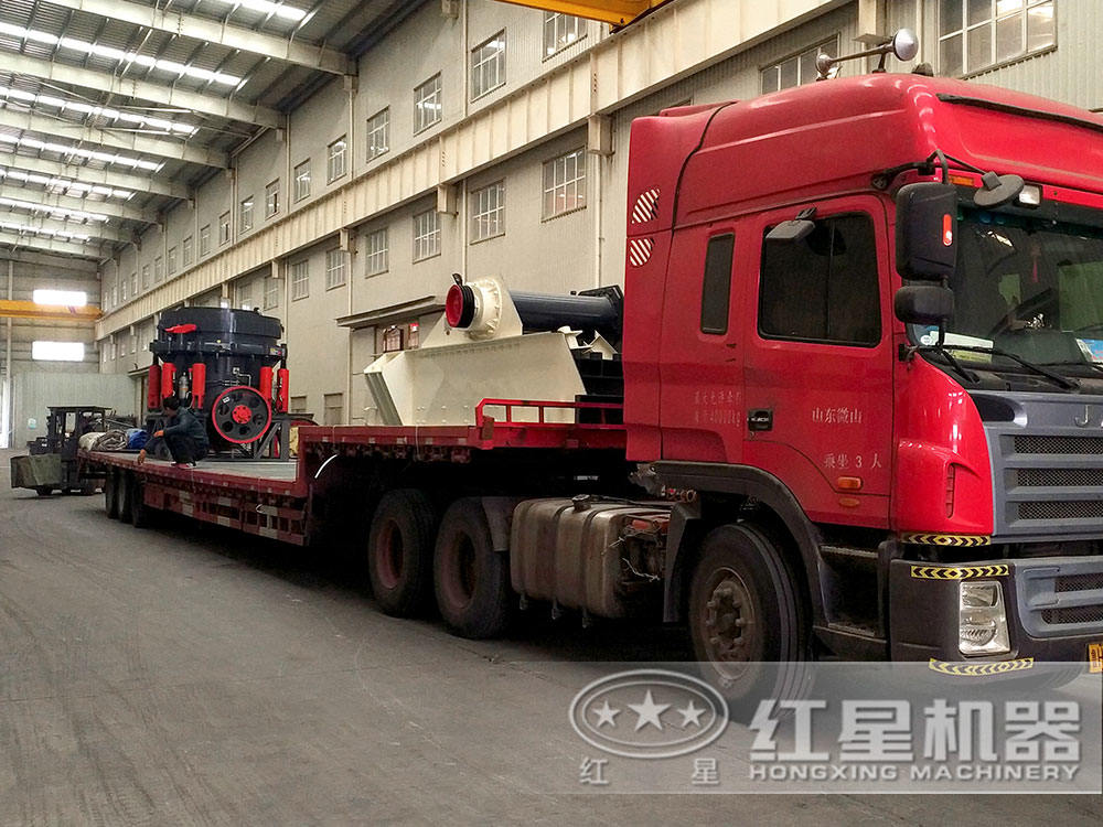 時(shí)產(chǎn)300噸砂石料生產(chǎn)線(xiàn)發(fā)貨現(xiàn)場(chǎng) 時(shí)產(chǎn)300噸砂石料生產(chǎn)線(xiàn)發(fā)貨現(xiàn)場(chǎng)