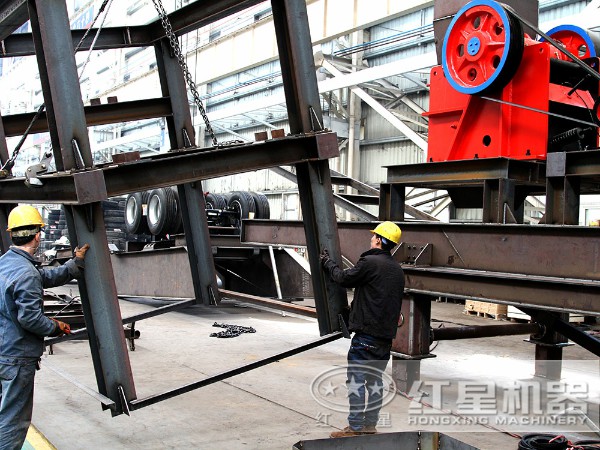 紅星移動(dòng)破碎站生產(chǎn)車(chē)間 紅星移動(dòng)破碎站生產(chǎn)車(chē)間