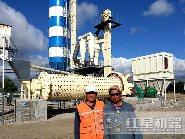 球磨機生產(chǎn)現(xiàn)場 球磨機生產(chǎn)現(xiàn)場