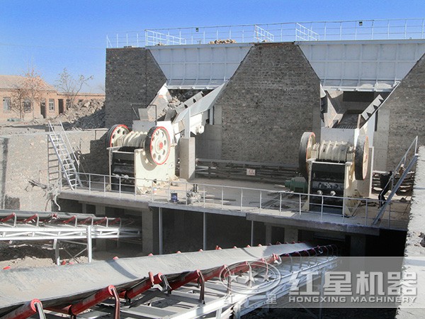 顎式破碎機作業現場 顎式破碎機作業現場