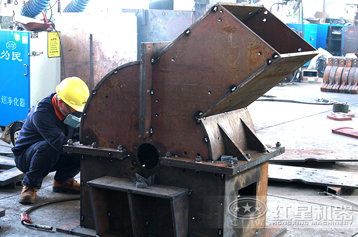 正在認真作業的操作人員 正在認真作業的操作人員