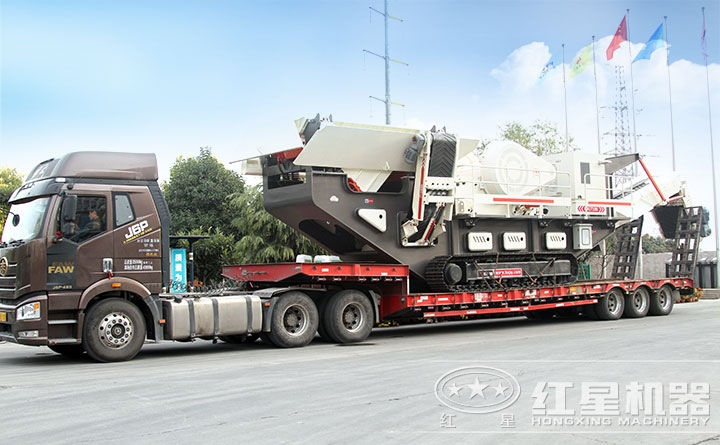 已經(jīng)上路的履帶移動破碎站 已經(jīng)上路的履帶移動破碎站