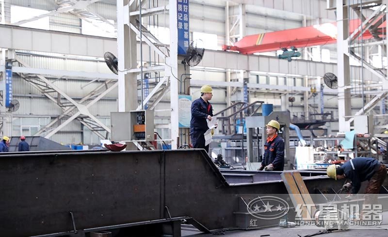 紅星移動碎石機(jī)生產(chǎn)車間 紅星移動碎石機(jī)生產(chǎn)車間