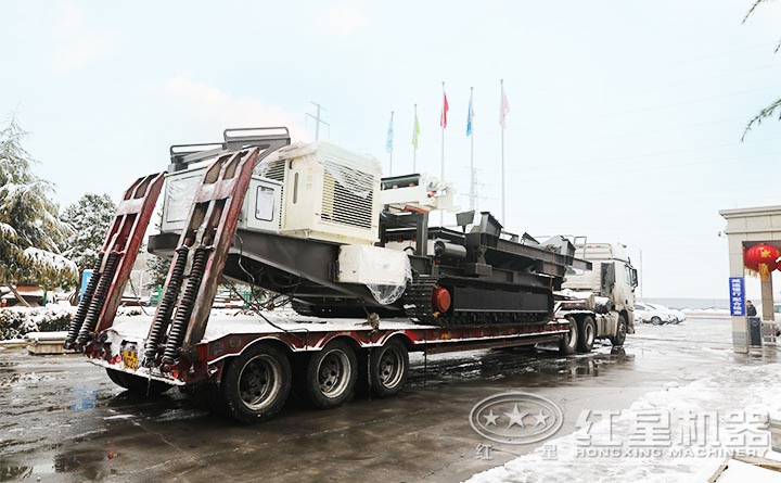 雪后又一臺(tái)移動(dòng)破碎車發(fā)貨了 雪后又一臺(tái)移動(dòng)破碎車發(fā)貨了