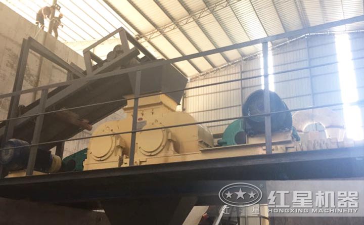 對輥制沙機安裝、調試現場 對輥制沙機安裝、調試現場