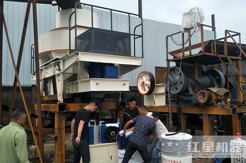 制砂設備安裝、調試現場 制砂設備安裝、調試現場