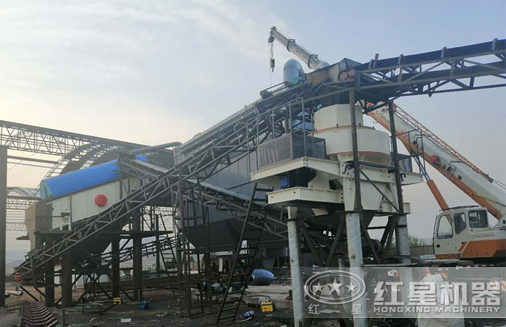 沙石料生產(chǎn)現(xiàn)場 沙石料生產(chǎn)現(xiàn)場