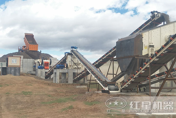 一套碎石機作業(yè)現(xiàn)場 一套碎石機作業(yè)現(xiàn)場