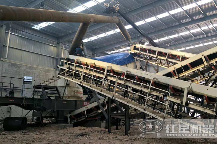 移動小型砂機室內作業現場 移動小型砂機室內作業現場