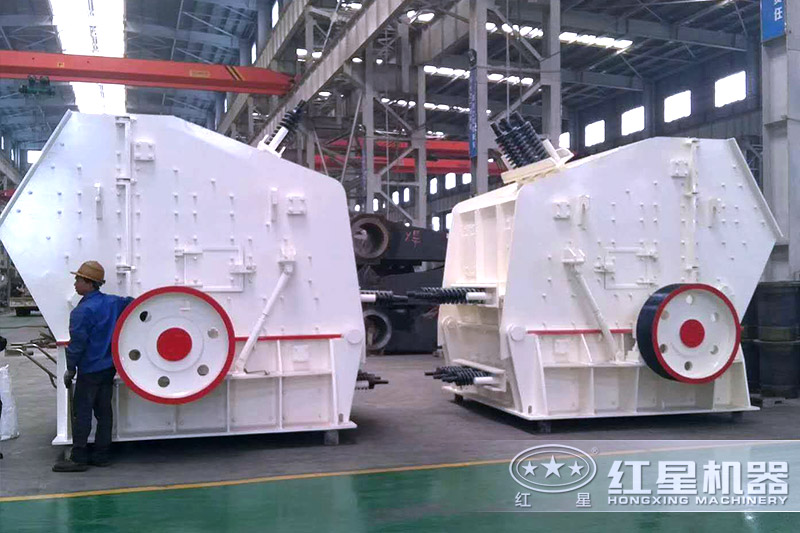 反擊式碎石機側面實拍 反擊式碎石機側面實拍