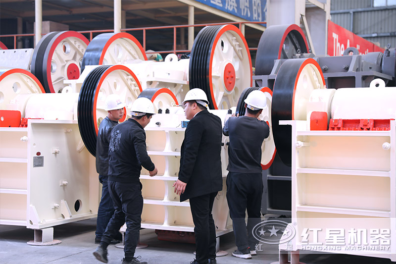 花崗巖初級破碎設備-顎破 花崗巖初級破碎設備-顎破