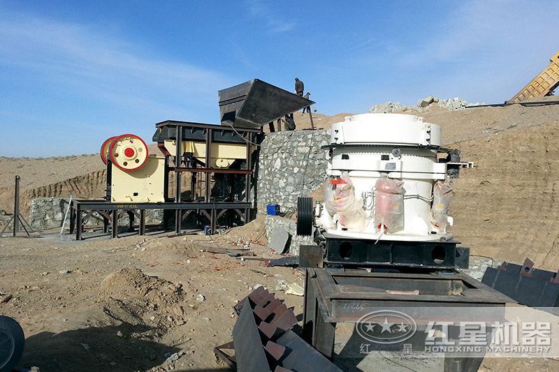 破碎生產(chǎn)線中的顎式破碎機(jī),粗碎 破碎生產(chǎn)線中的顎式破碎機(jī),粗碎