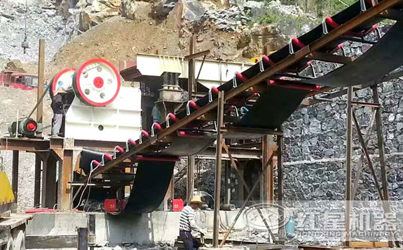 顎式破碎機工作現場 顎式破碎機工作現場