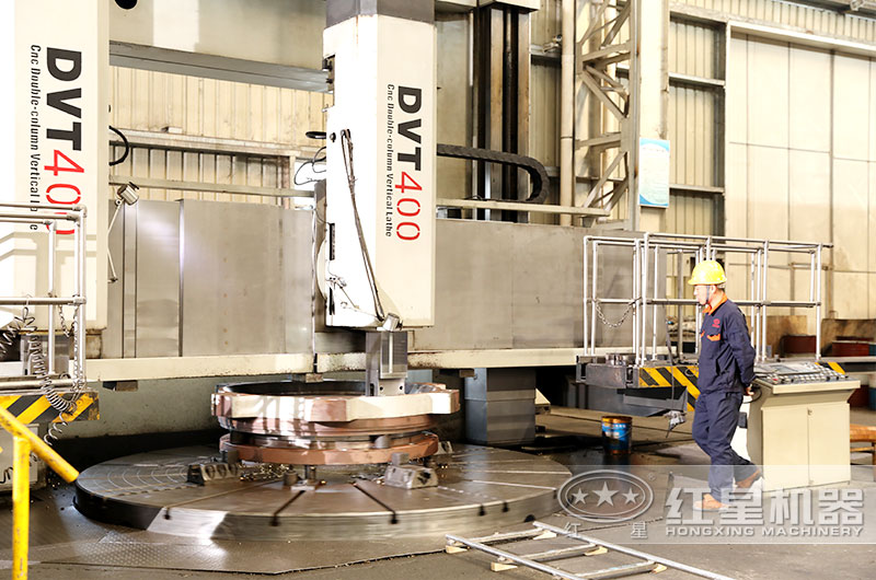 912礦山破碎機的制造車間 912礦山破碎機的制造車間