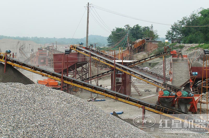 對輥制砂機作業現場 對輥制砂機作業現場