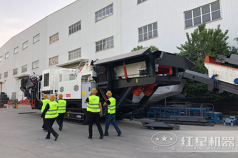客戶一行來廠考察移動破碎制砂一體機設(shè)備 客戶一行來廠考察移動破碎制砂一體機設(shè)備